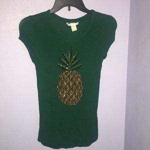 Selling this XS pineapple shirt size small.